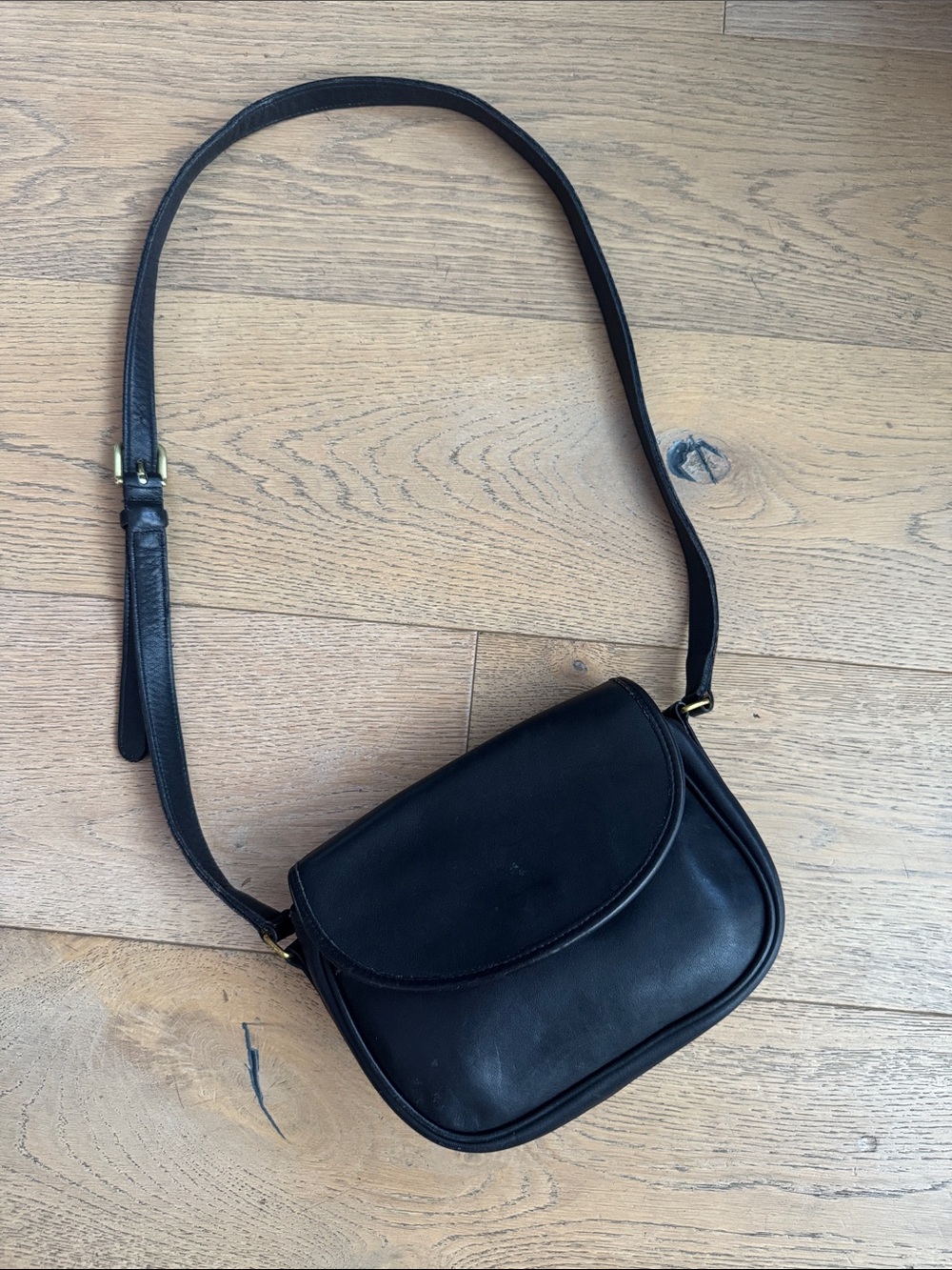 Vintage COACH black leather flap shoulder bag crossbody adjustable strap